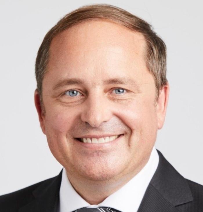 Dr. Sven Schieszl